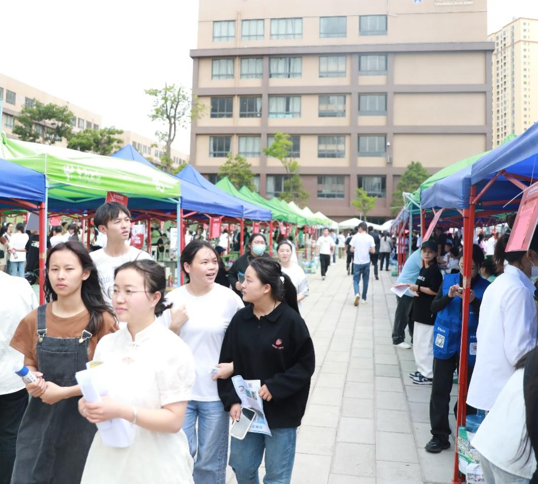 春暖花开 “职”为你来 2026世界杯官网举办2024届毕业生双选会